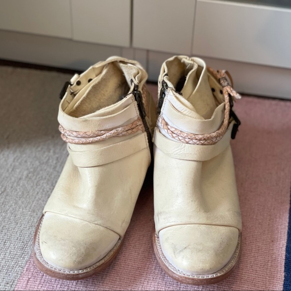 Freebird Simba Cream Booties 